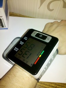 Автоматический Тонометр U60CH Fully Automatic Wrist Type 2x90 Memory Large LCD Display Oscillometric Method Blood Pressure Monitor . Обзор на InSKU.com