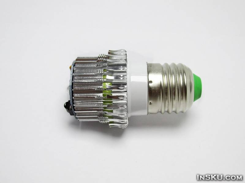 Светодиодная RGB лампа с пультом. Обзор на InSKU.com